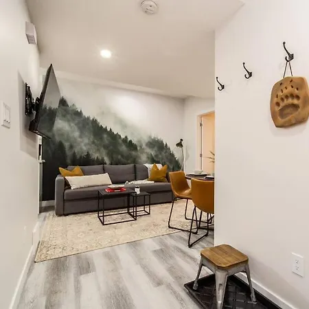 New, Mountain Chic Suite, Whyte Avenue, Netflix, Wifi, Sleeps 6 Edmonton Exterior photo