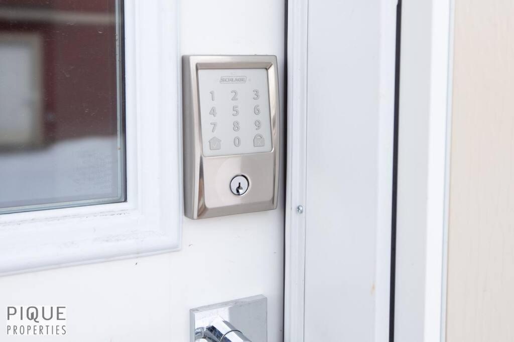 New, Mountain Chic Suite, Whyte Avenue, Netflix, Wifi, Sleeps 6 Appartement